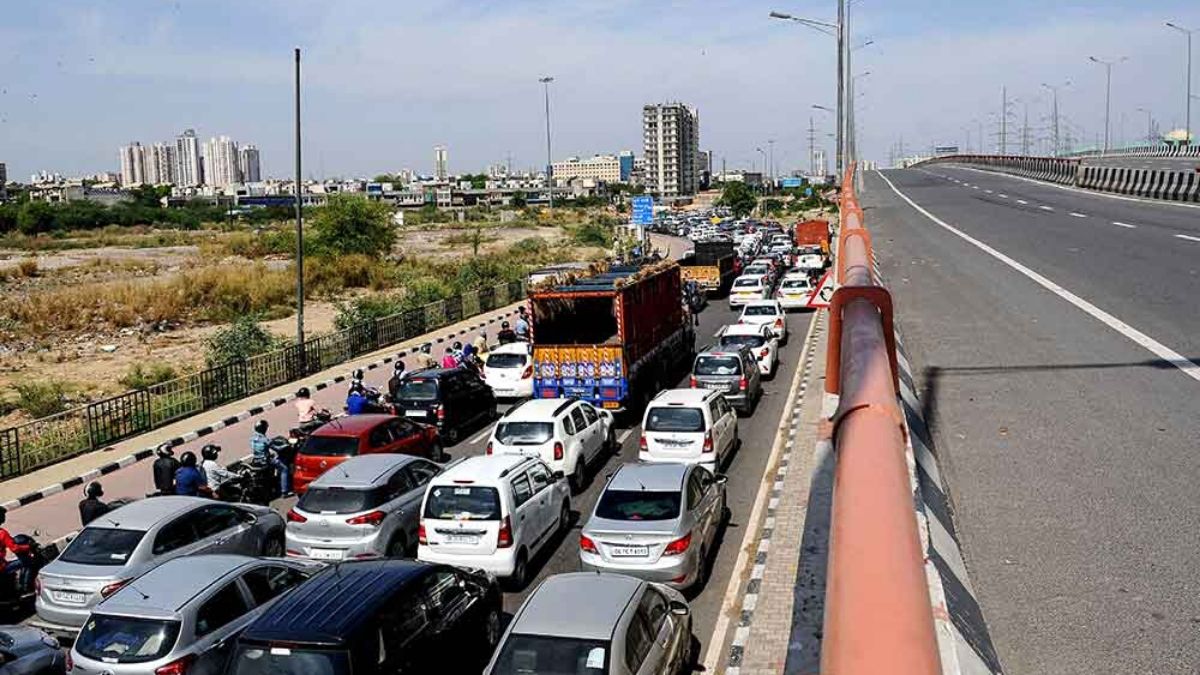 Huge traffic jam seen at UP border during the fourth phase of nationwide lockdown to curb the spread of coronavirus, in New Delhi on Monday