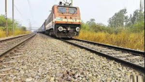 Mumbai-bound Shalimar Express catches fire on Nashik Road; no one is hurt