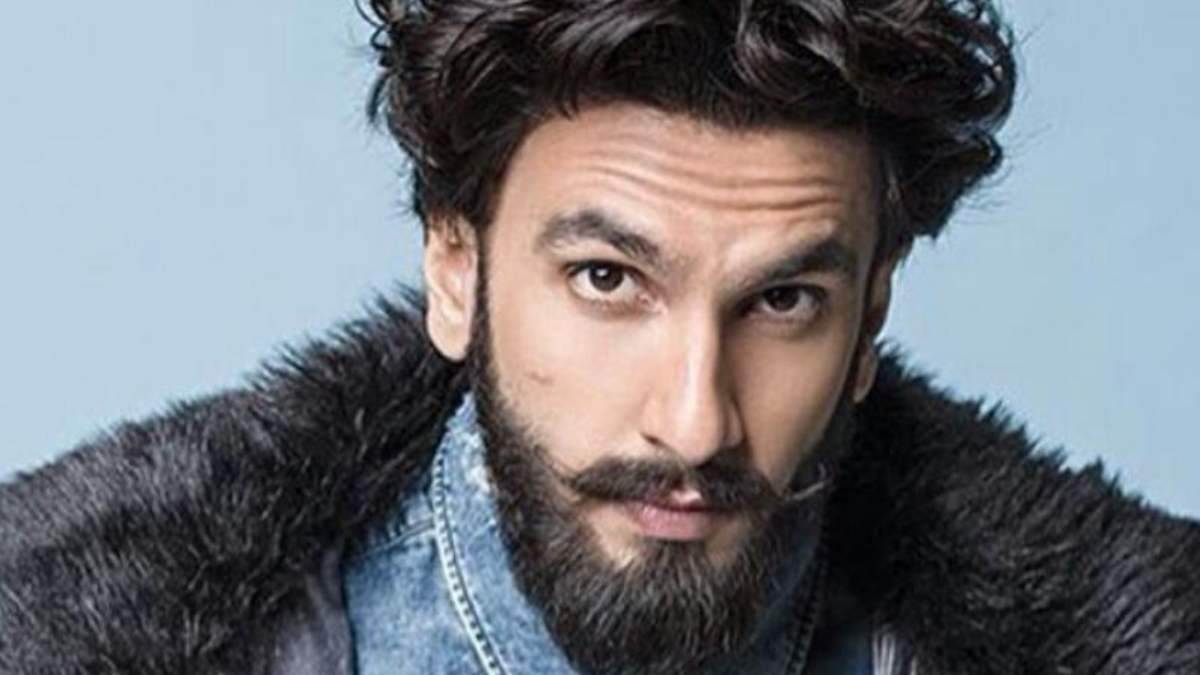 Ranveer Singh flaunts his ripped physique