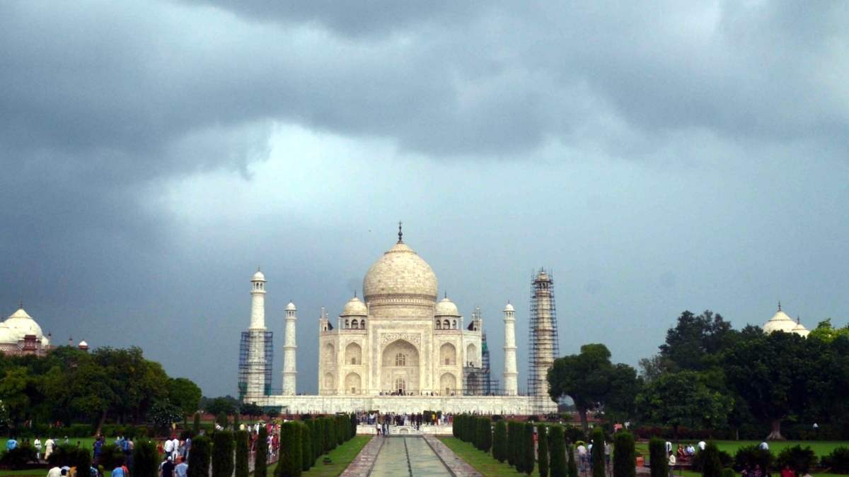 Four tourists arrested for offering namaz at Taj Mahal