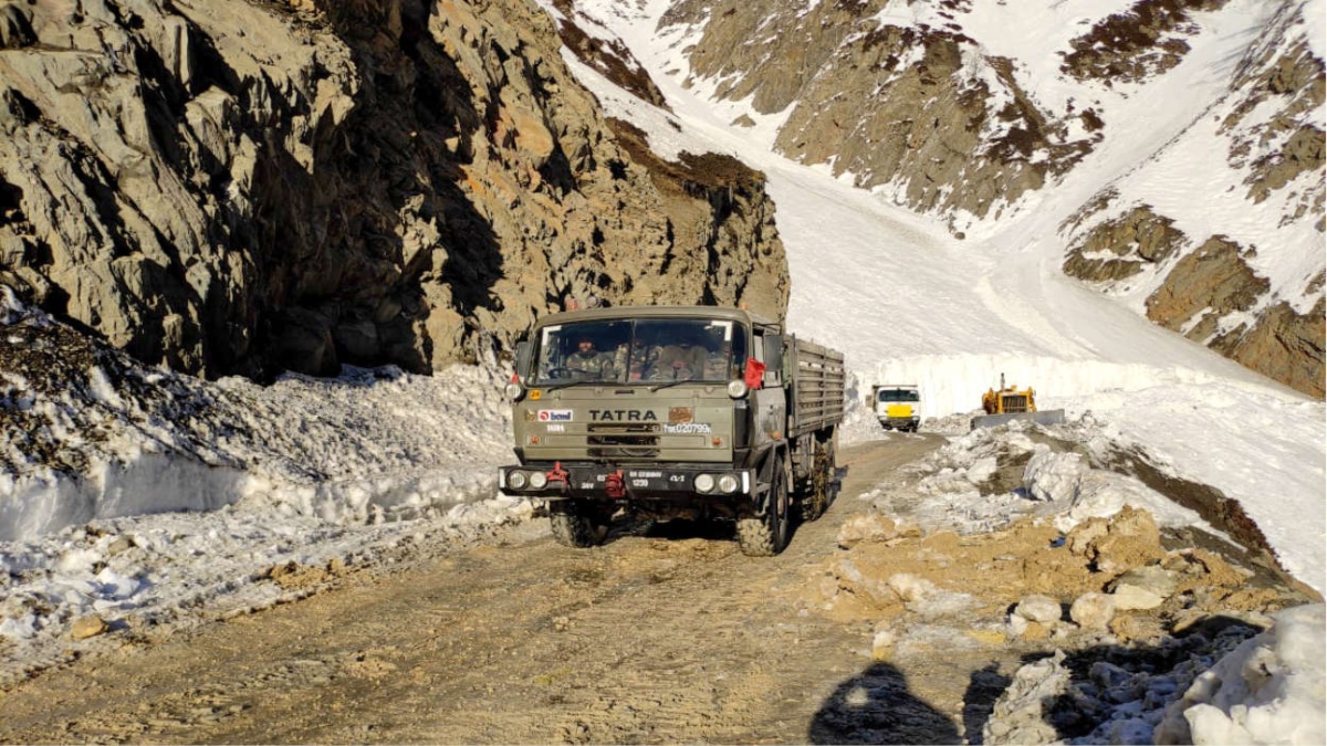 Stranded vehicles, stuck in bad weather, rescued from Baralacha Pass