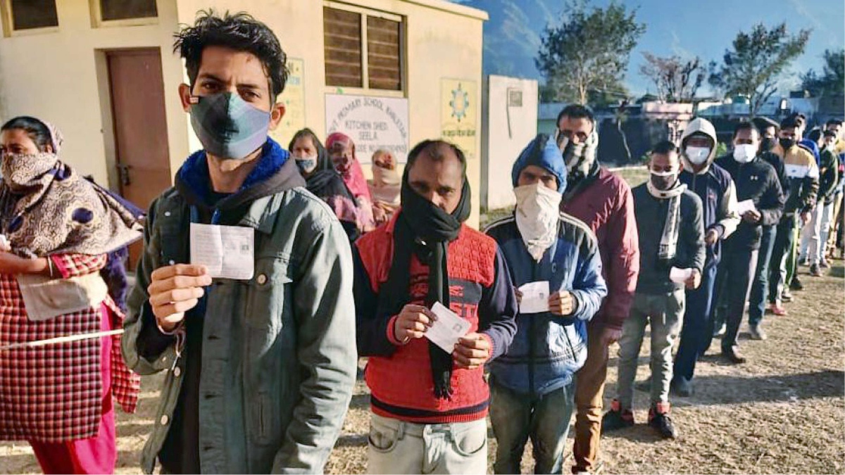 NOT A FACADE AT ALL: KASHMIRIS EXERCISING THEIR RIGHT TO VOTE