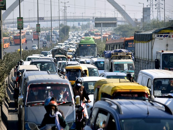 Massive traffic jams on the Jaipur-Delhi highway, with a 5-kilometre-long line of vehicles