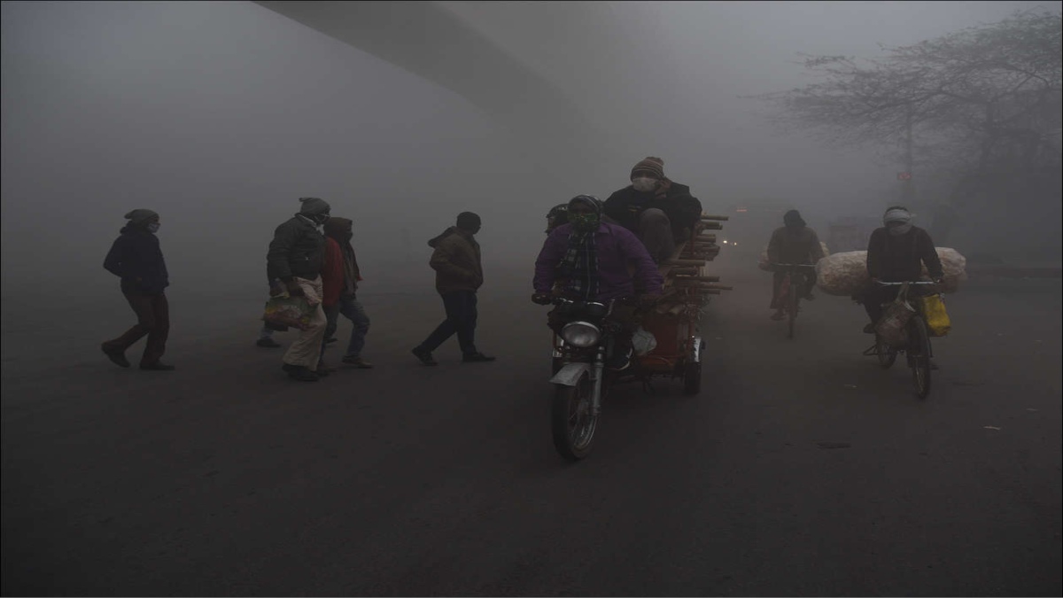 DELHI SHIVERS AT 1.1°C, ‘VERY DENSE’ FOG LOWERS VISIBILITY TO ZERO IN PARTS OF NCR