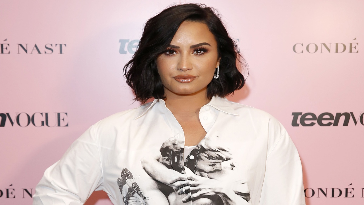 DEMI LOVATO BAGS A COMEDY SERIES ABOUT FOOD ISSUES