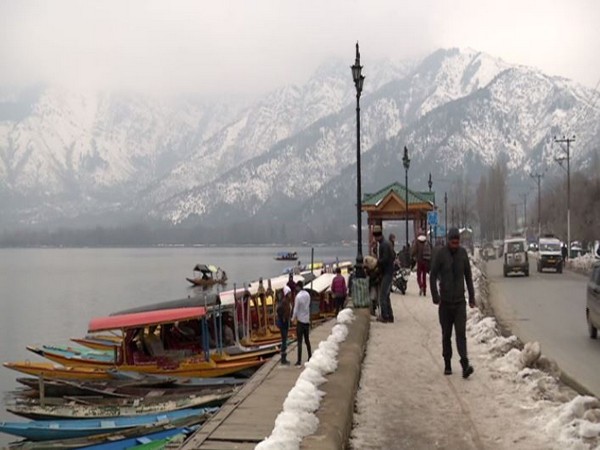 Srinagar experiences 1st sub-zero temp of season at minus 0.8