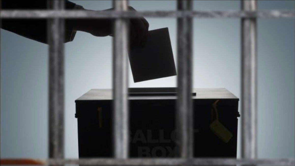 देश के कैदी चुनाव में हिस्सा ले सकते हैं लेकिन वोट क्यों नहीं दे सकते? मतदान के अधिकारों पर हुई बहस