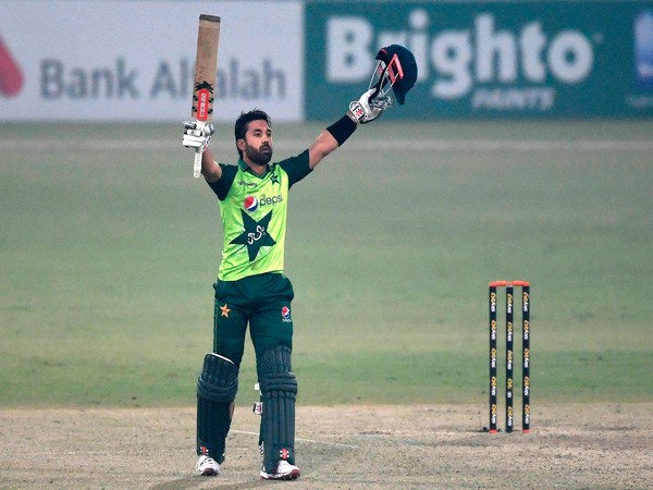 Pakistan clinch 3-run win over England in fourth T20I