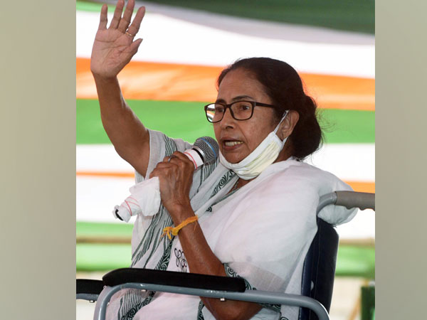 Mamata Banerjee sits on dharna against Centre for its alleged anti-people policies