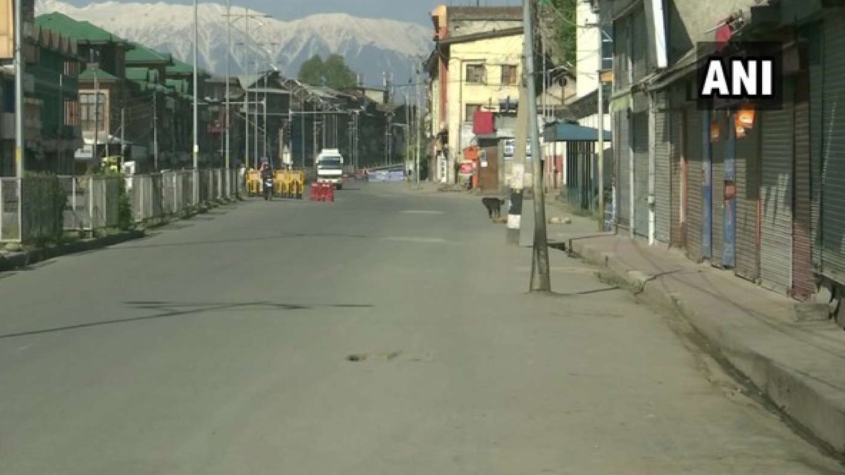 Deserted twin capitals of Srinagar and Jammu as Covid curfew in force