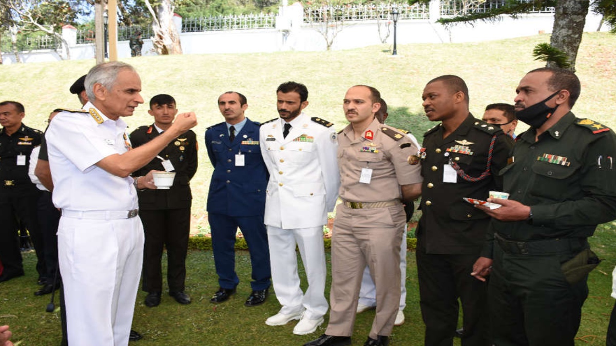 NAVY CHIEF VISITS DEFENCE SERVICES STAFF COLLEGE  The Daily Guardian