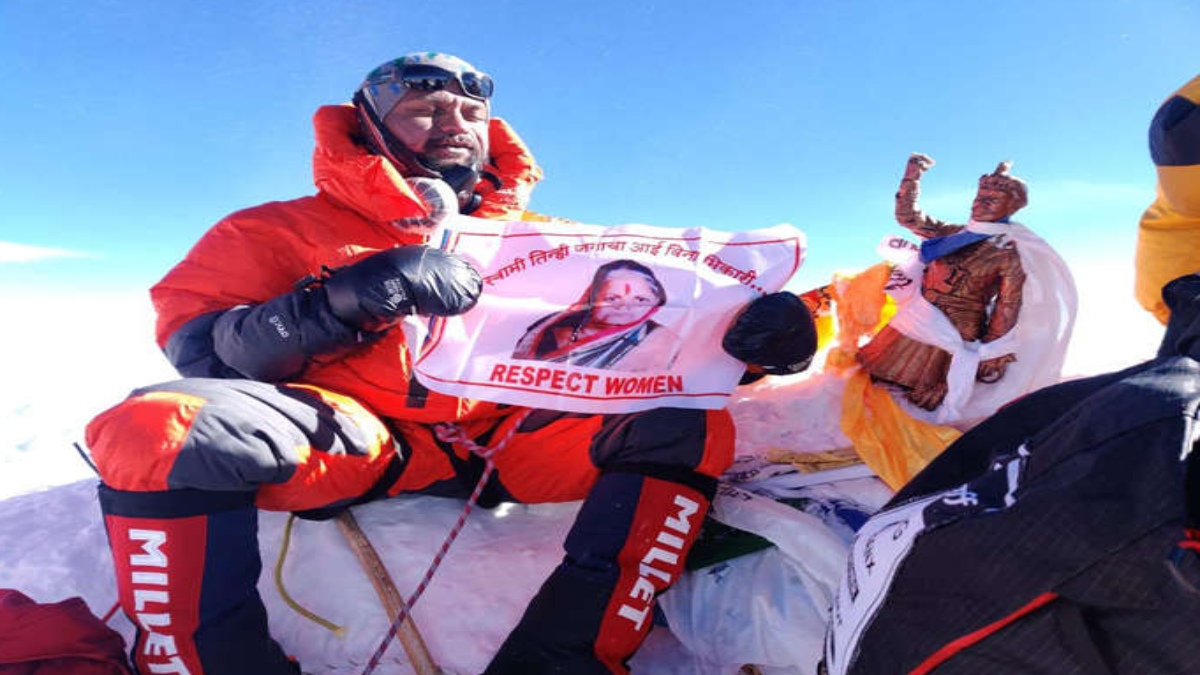 Mumbai cop conquers Mount Everest as a tribute to his deceased mother
