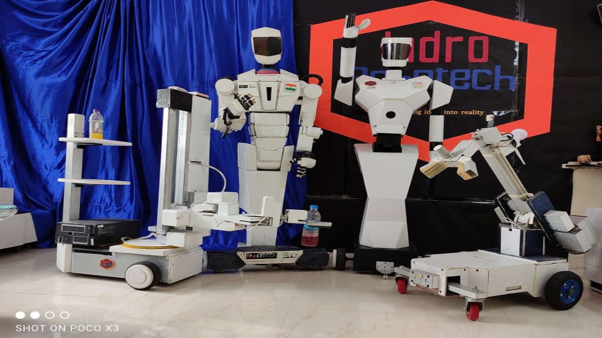 MUMBAI ENGINEER’S 3 HUMANOID ROBOTS ‘EXTEND’ HELPING HANDS IN COVID TIMES
