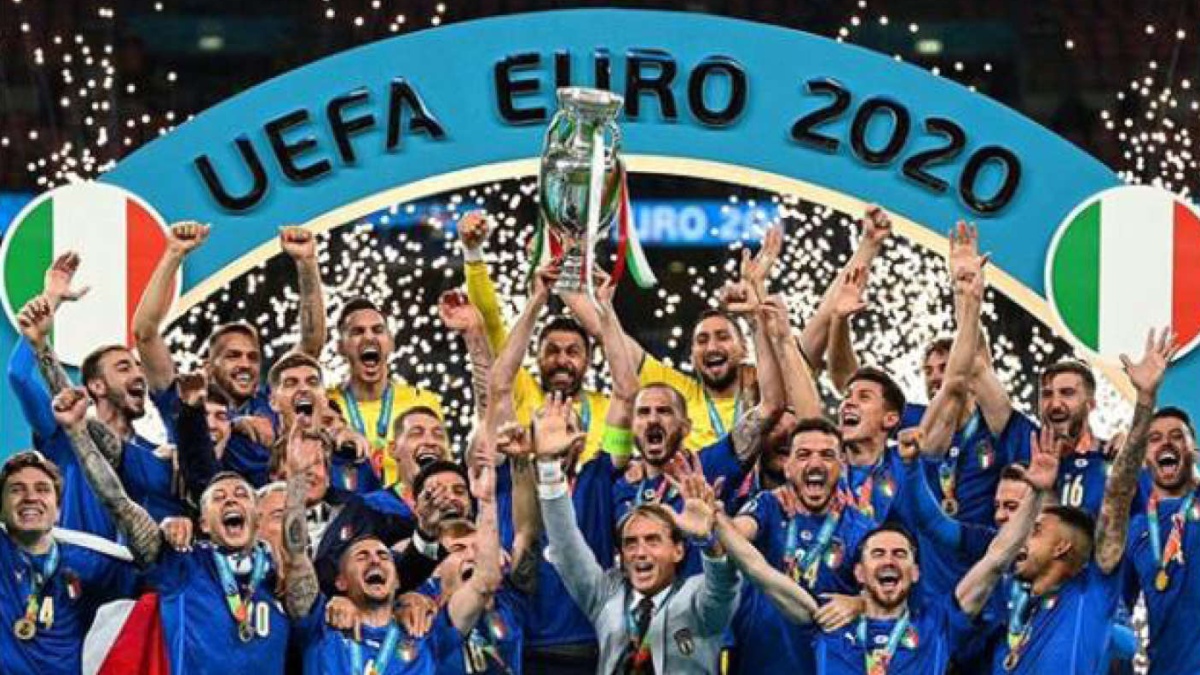 Fans go crazy in Rome as Italy defeat England to lift Euro 2020