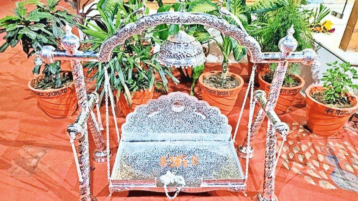 AFTER NEARLY 500 YEARS, RAM LALLA SITS ON A 21-KG SILVER SWING