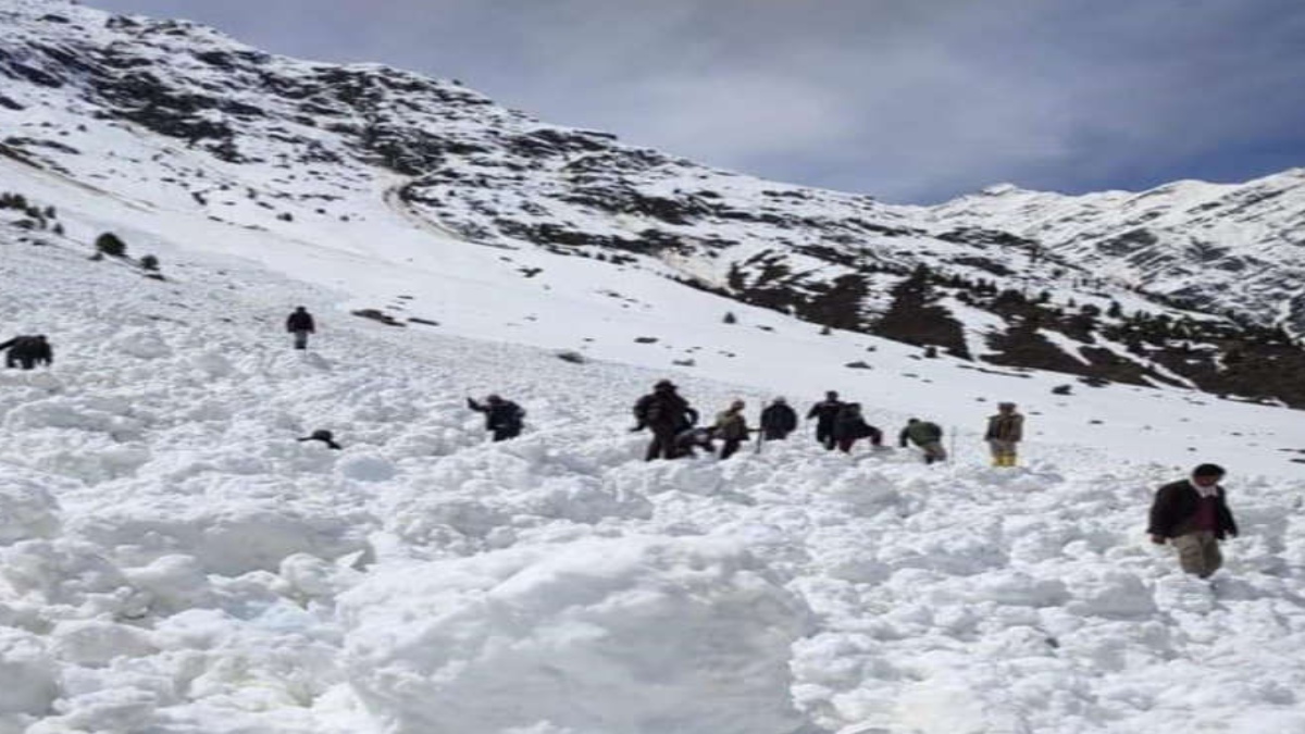 Deputy Commissioner constitutes team to rescue trekking team trapped in Khamigar glacier
