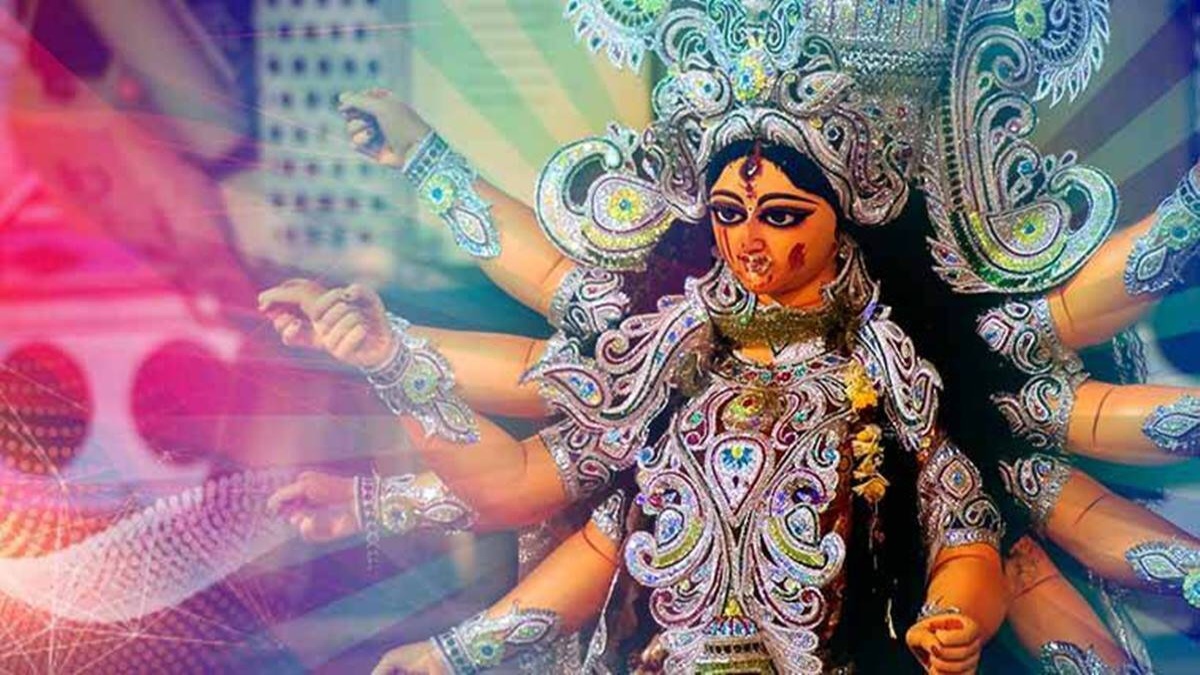 On the third day of Navratri, morning Aartis were performed in temples across the nation