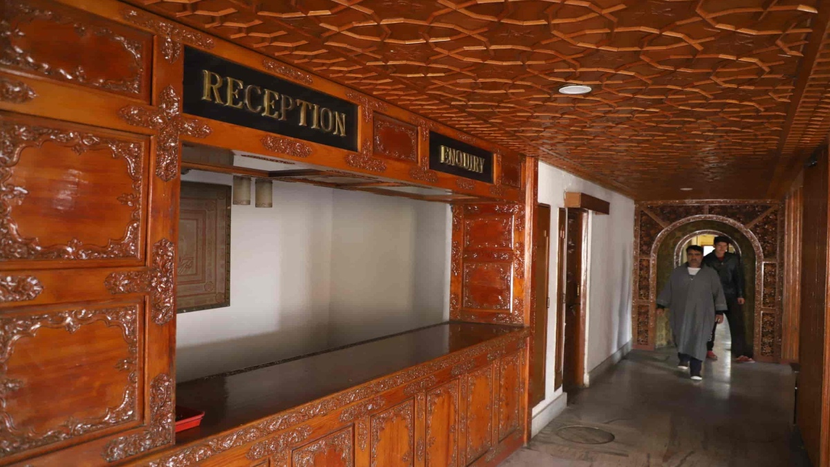Kashmir hoteliers seek extension of land lease agreement