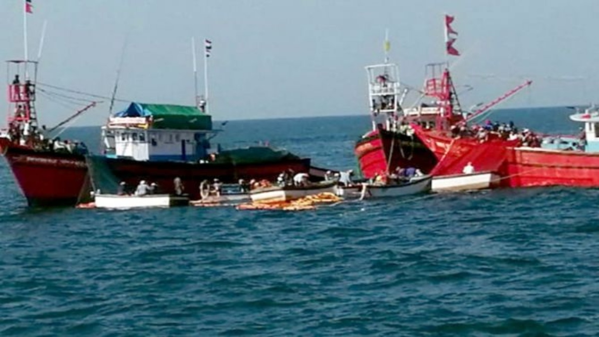 Sri Lankan Navy arrests 6 Indian fishermen