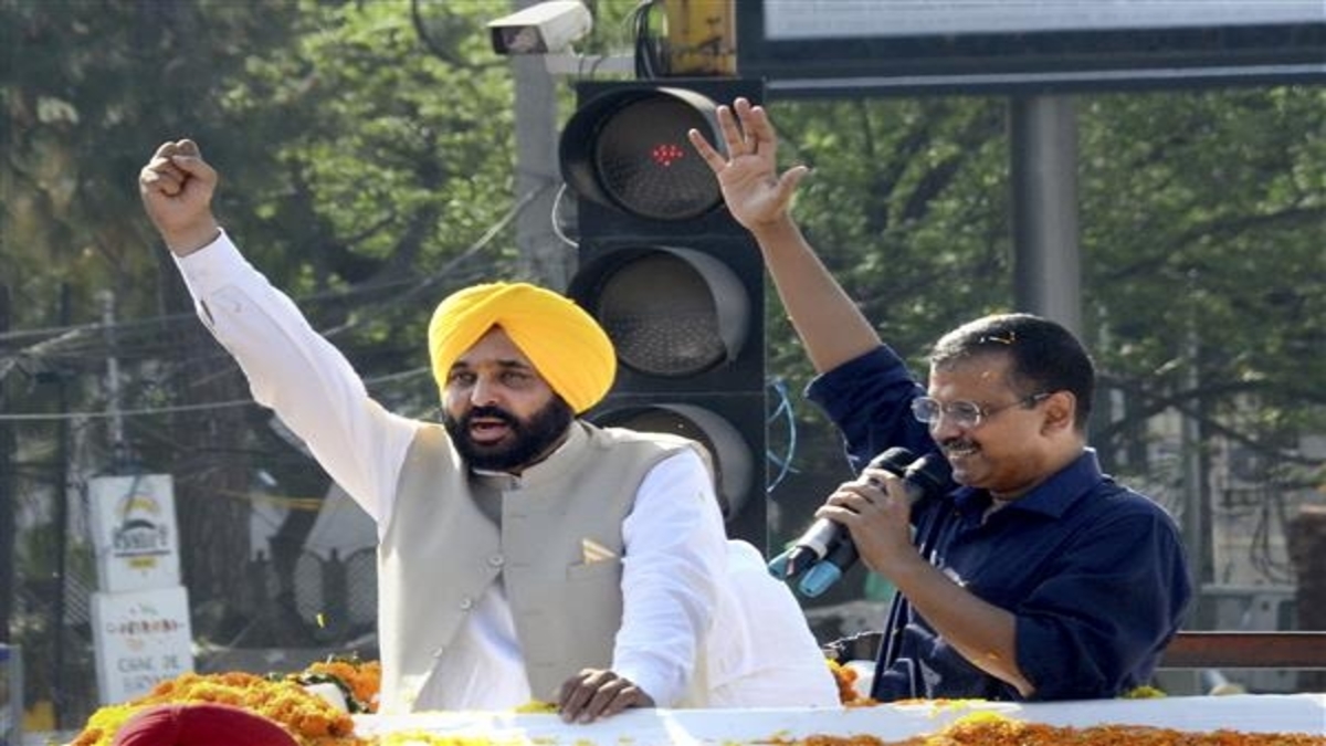 Kejriwal, Mann hold roadshow in Amritsar to mark poll victory