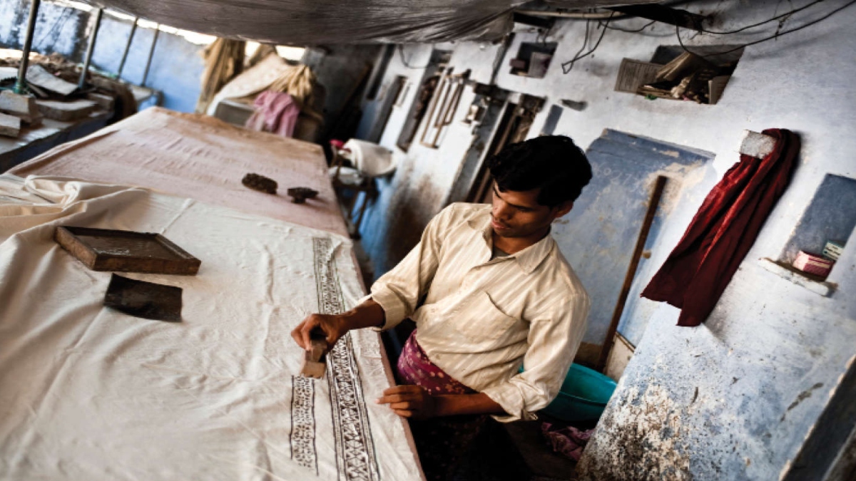 E-COMMERCE INITIATIVES ARE SUPPORTING INDIAN ARTISANS AND HANDICRAFTS