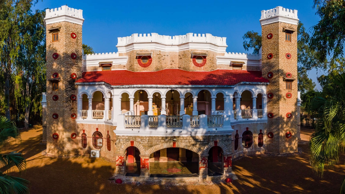 MOHAN NIWAS PALACE IS A DELIGHT FOR LOVERS OF ARCHITECTURE AND WILDLIFE