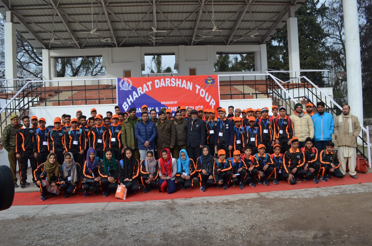 J-K police flags off Bharat Darshan tour for 60 students