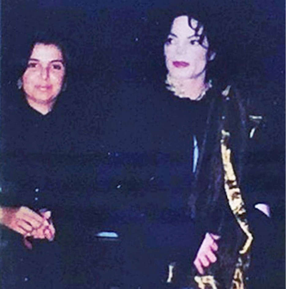 Farah Khan posing with the King of Pop music, Michael Jackson.