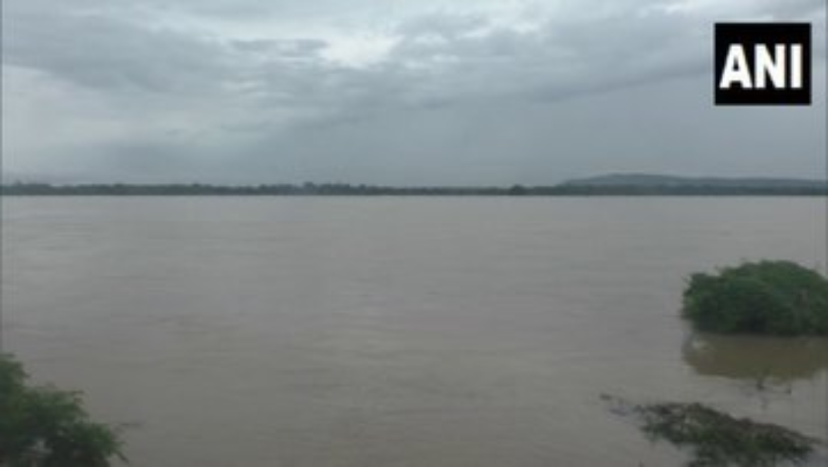 Eight dead after flash flood hit Mal River in West Bengal during idol immersion
