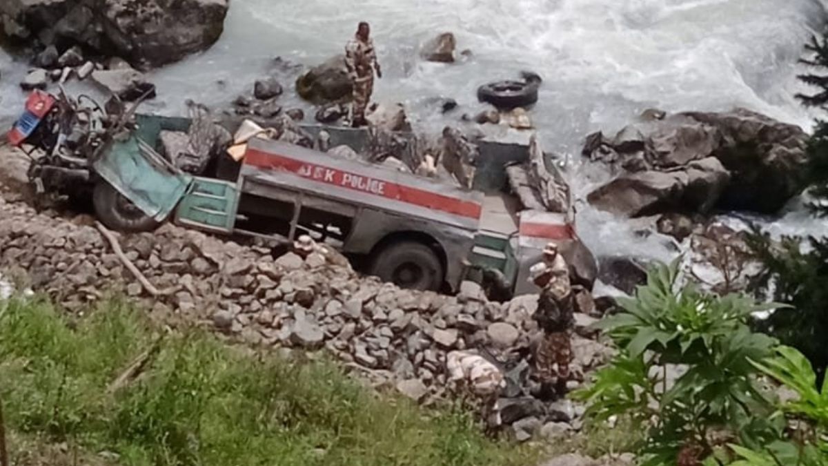 Bus carrying 39 ITBP personnel falls into riverbed in Pahalgam, rescue teams rushed