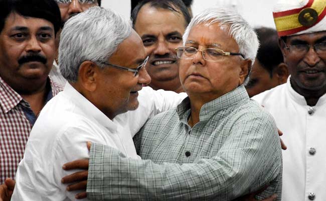 Nitish Kumar calls Lalu Yadav before oath ceremony; RJD supremo congratulates him