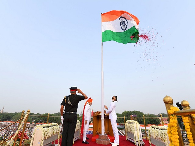 PM Narendra Modi hoists the National Flag for the 9th time at Red Fort