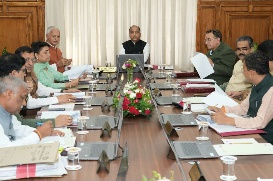 CM Jairam Thakur with Joint Consultative Committee.