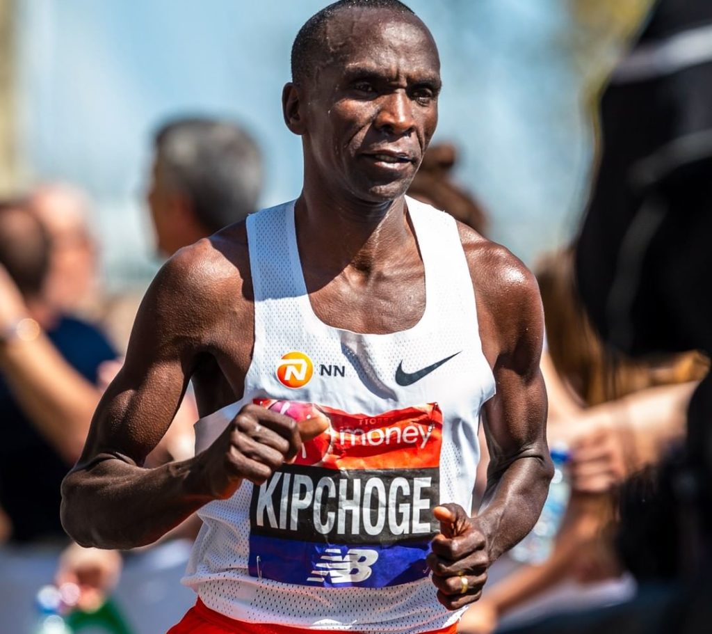 Eliud Kipchoge wins Berlin Marathon, sets new world record