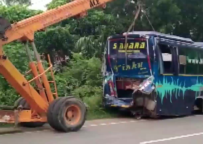 One killed, several injured in bus-lorry collision in Kerala’s Kannur