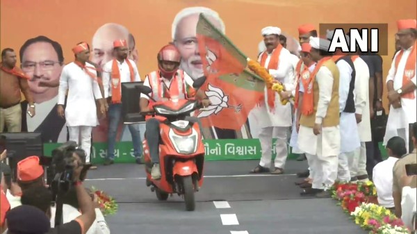 Nadda flags off e-bikes for Namo Kisan programme