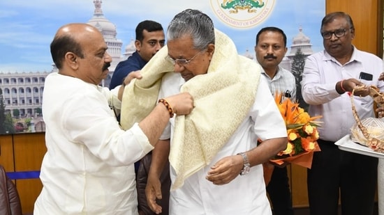 Kerala’s Chief Minister meets with Basavaraj Bommai in Bengaluru to discuss the Silver Line