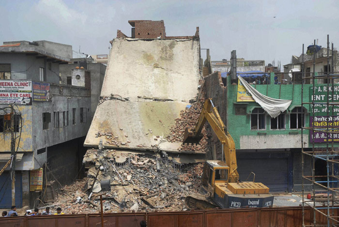 Delhi: Building under construction falls in Azad Market ; 6 trapped