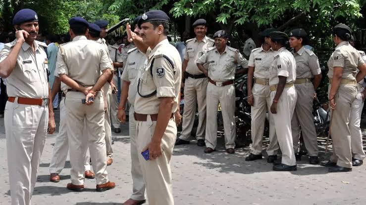 Delhi police bust 12 imposters for duping public with fake calls, webs