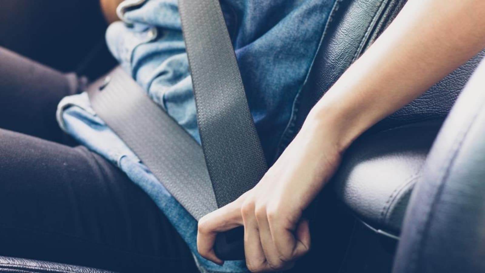 Karnataka police to fine ₹1,000 to those who do not wear rear seat belts in cars