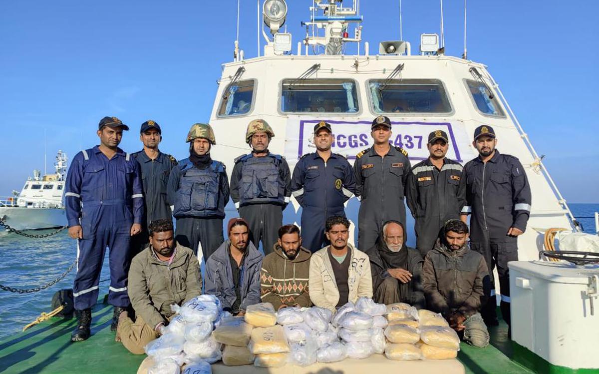 Gujarat: Pakistani boat apprehended with Rs 350 Crore heroin