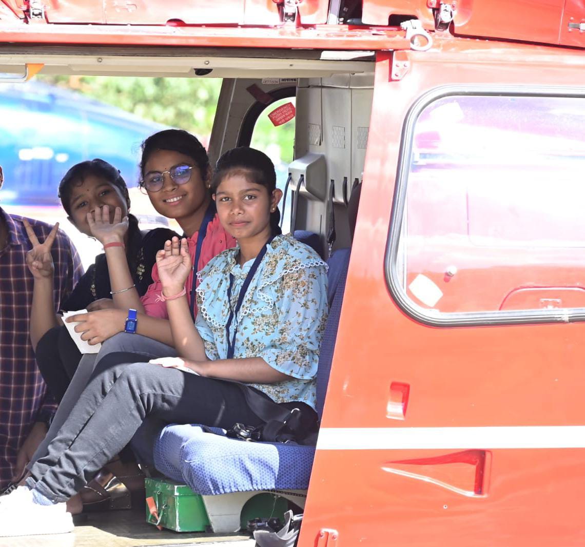 CM Baghel fulfilled his promise; meritorious students of Chhattisgarh take helicopter ride