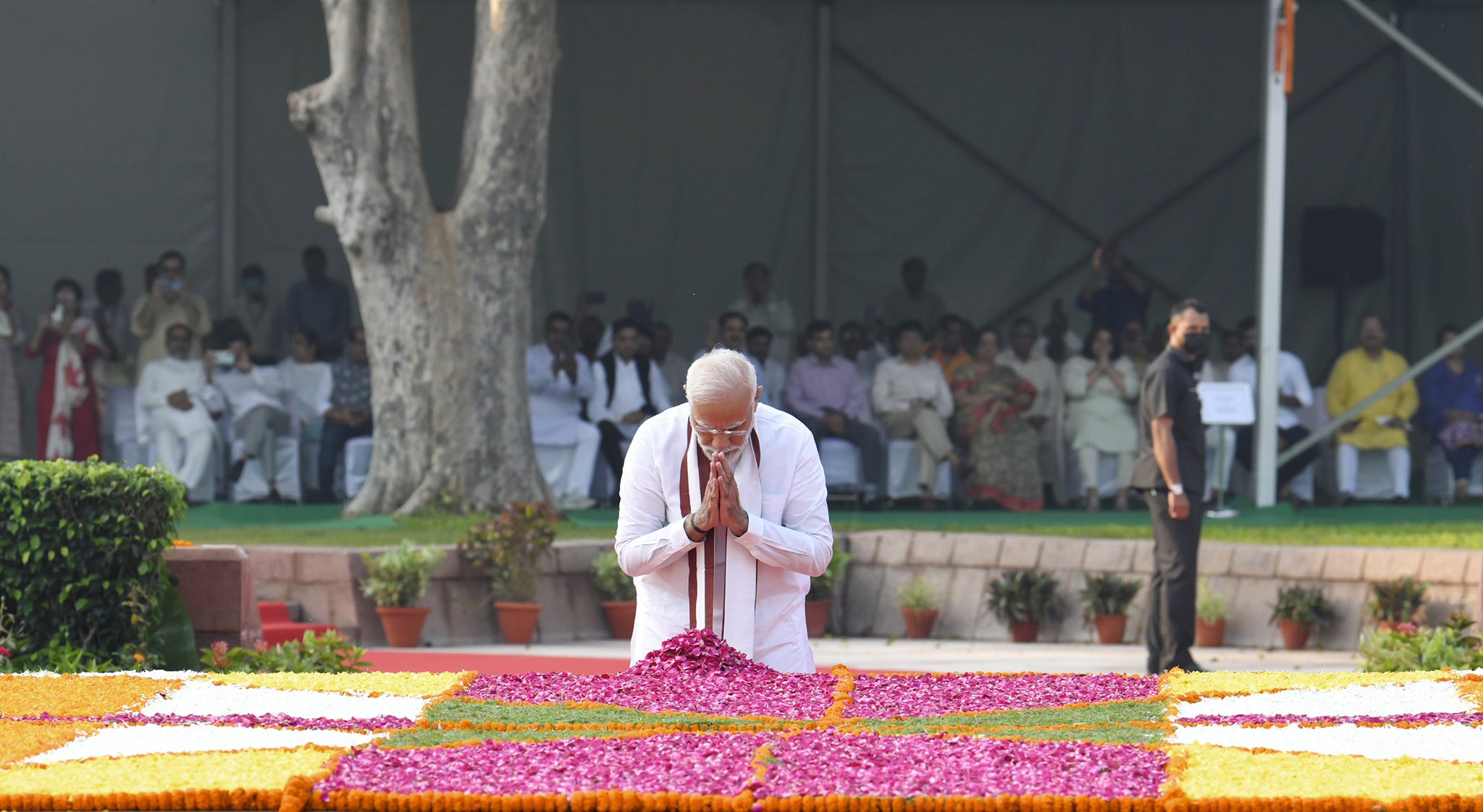 PM Modi pays homage to Mahatma Gandhi, Lal Bahadur Shastri on birth anniversary
