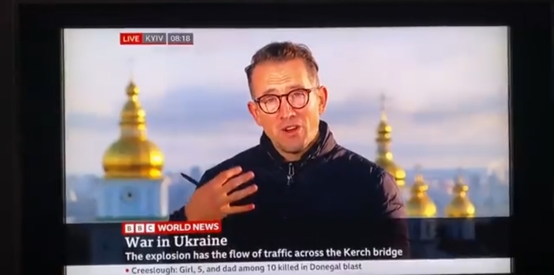 Dramatic scene captured in the midst of strikes in Kiev as  journalist heads to shelter