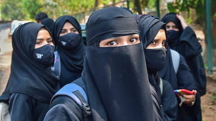 Split decision in the Karnataka Hijab Ban case; CJI to hear case