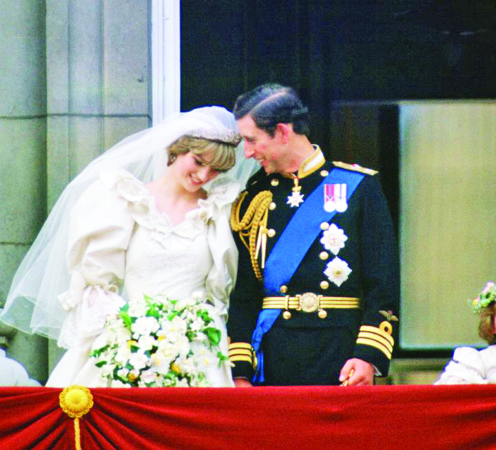 41-year-old piece of cake to be auctioned from Charles-Diana's wedding