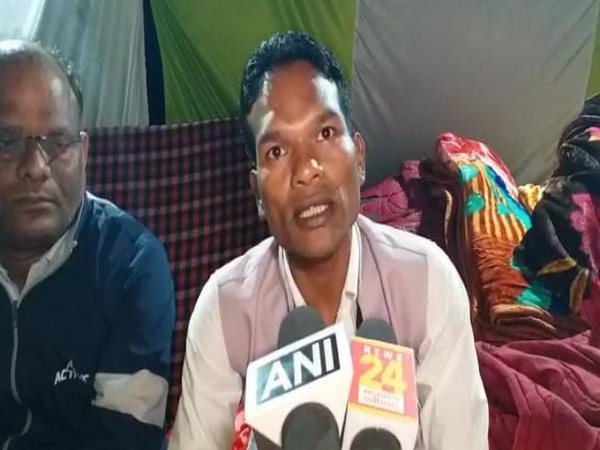 MP: Waiting for govt house, dist. panchayat president residing in tent for 3 months