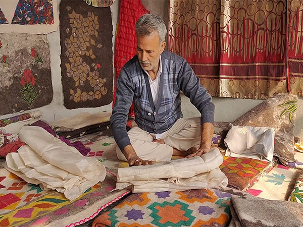 First Indian craftsman to combine traditional felting with Australia’s “Nuno Felting Technique” to make Kashmiri Namda