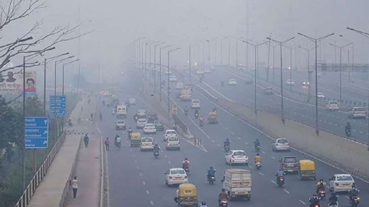 Union Minister Puri attacks AAP over Delhi pollution