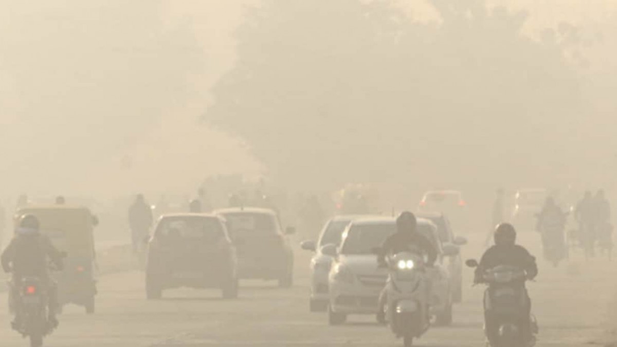 Delhi Pollution: Blanket of smog welcomes winter, AQI 315 recorded